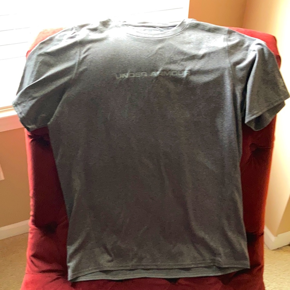 Men’s Under Armour heat gear tee